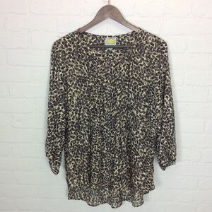⭐️40% Off⭐️ C&C California Silk Animal Print Button Down